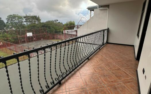 Casa En Venta En Alajuela Centro A Precio de Oportunidad Amplia Con 3 Baños Y Cochera Para 3 Vehículos. COD. 148166