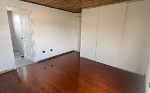 Casa En Venta En Alajuela Centro A Precio de Oportunidad Amplia Con 3 Baños Y Cochera Para 3 Vehículos. COD. 148166