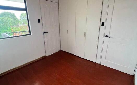 Casa En Venta En Alajuela Centro A Precio de Oportunidad Amplia Con 3 Baños Y Cochera Para 3 Vehículos. COD. 148166