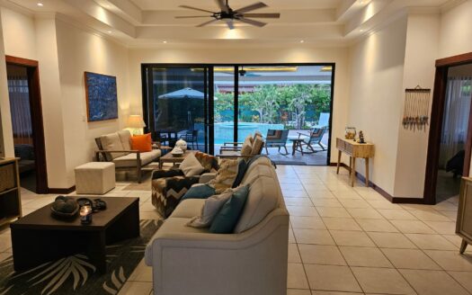 🌴 Casa Moderna con Piscina Privada en Costa del Sol, Playa Bejuco