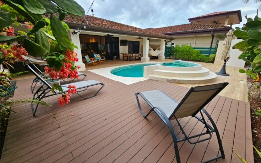 🌴 Casa Moderna con Piscina Privada en Costa del Sol, Playa Bejuco