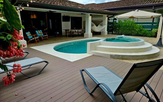 🌴 Casa Moderna con Piscina Privada en Costa del Sol, Playa Bejuco