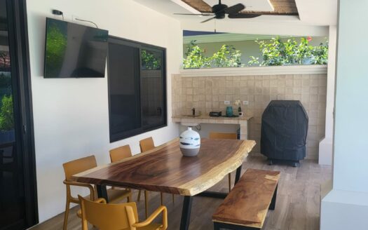 🌴 Casa Moderna con Piscina Privada en Costa del Sol, Playa Bejuco