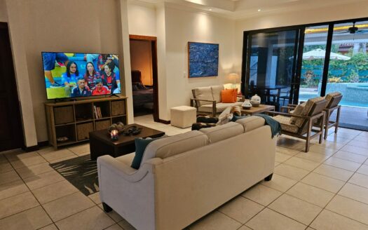 🌴 Casa Moderna con Piscina Privada en Costa del Sol, Playa Bejuco