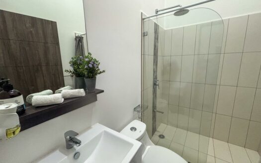 Casa En Venta En San Rafael De Alajuela en TDN, 1 Planta Con Patio Y Amenidades cerca de zonas francas y aeropuerto.cod.48585