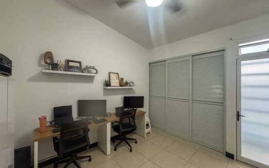 Casa En Venta En San Rafael De Alajuela en TDN, 1 Planta Con Patio Y Amenidades cerca de zonas francas y aeropuerto.cod.48585