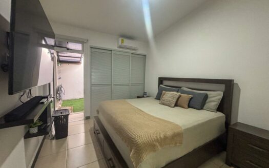 Casa En Venta En San Rafael De Alajuela en TDN, 1 Planta Con Patio Y Amenidades cerca de zonas francas y aeropuerto.cod.48585